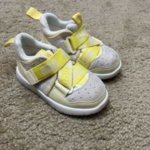 Ugg CLOUDLET SNEAKER Toddler size 6